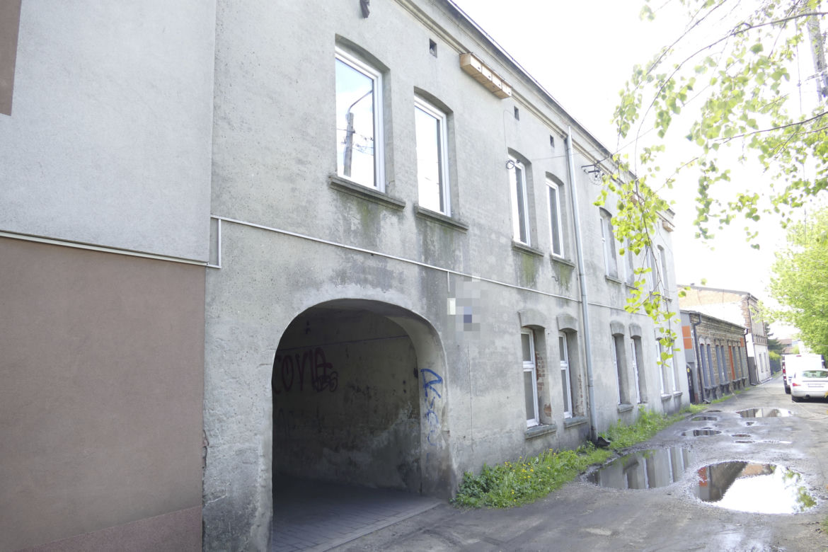 Tutaj ojczym zamęczył Kamilka. Z mieszkania w Częstochowie bije głucha cisza 
