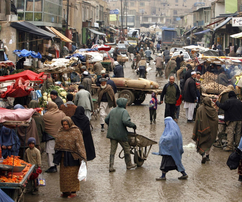 Afganistan. Talibowie powiesili ciała domniemanych przestępców na dźwigach