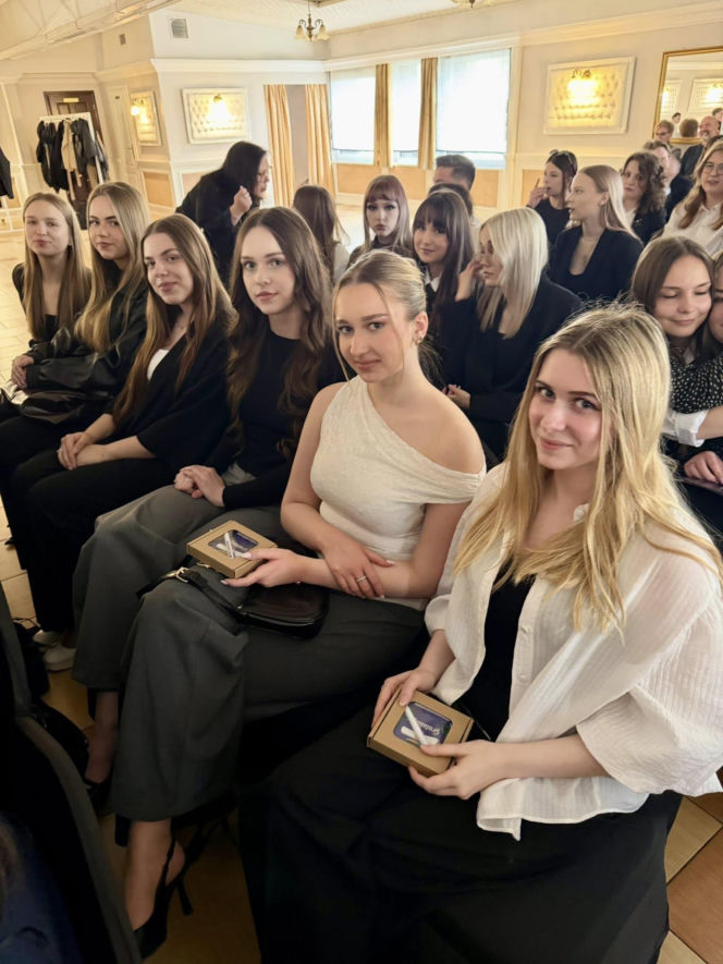 Zakończenie roku szkolnego maturzystów II LO w Starachowicach. Wyjątkowa uroczystość w obiektywie