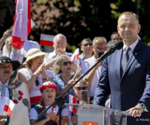 Żyrandole zostawia innym. Nawrocki ma inne plany