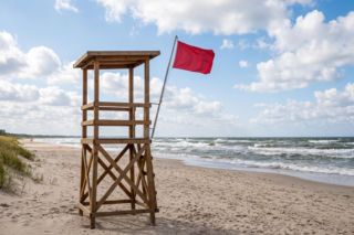 Sinice Dąbki. Czy w Dąbkach można się kąpać 20.08? Flaga, warunki pogodowe