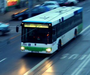 Dojazd do szpitala jak Azja Express. Są apele mieszkańców, miasto pozostaje nieugięte