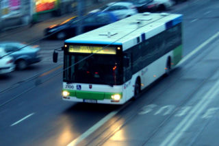 Dojazd do szpitala jak Azja Express. Są apele mieszkańców, miasto pozostaje nieugięte