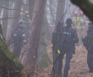 Służby pracują na miejscu katastrofy helikoptera w Pszczynie. Koszmarne widoki [ZDJĘCIA]