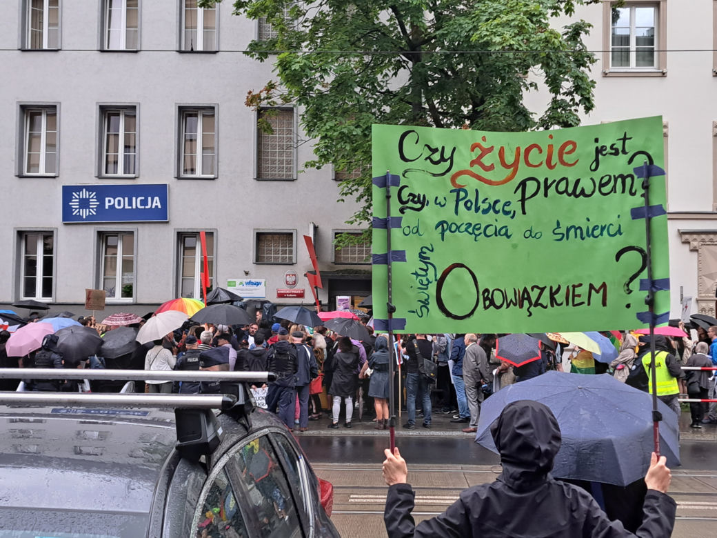 "Nigdy nie będziesz szła sama. Solidarnie z Joanna". Protest w Krakowie