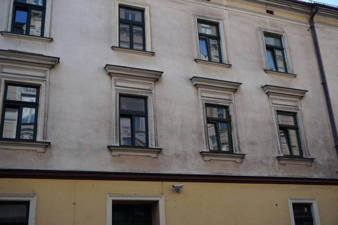 To jeden z najsłynniejszych budynków w Krakowie. W PRL-u stał się własnością państwa