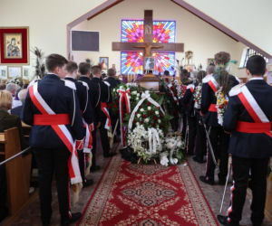 Tłumy żegnały księdza Stanisława w Grzęsce.  „Ciężko o tym mówić”
