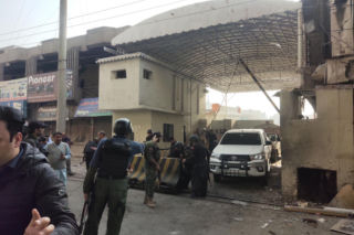 Atak terrorystyczny w Pakistanie.  Zamachowcy wtargnęli do siedziby policji