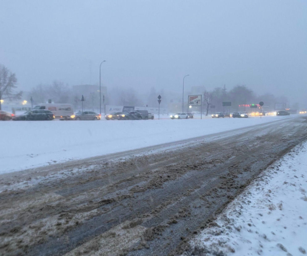 Zima sparaliżowała ruch w Olsztynie. Samochód się ślizgał, bokiem latałyśmy