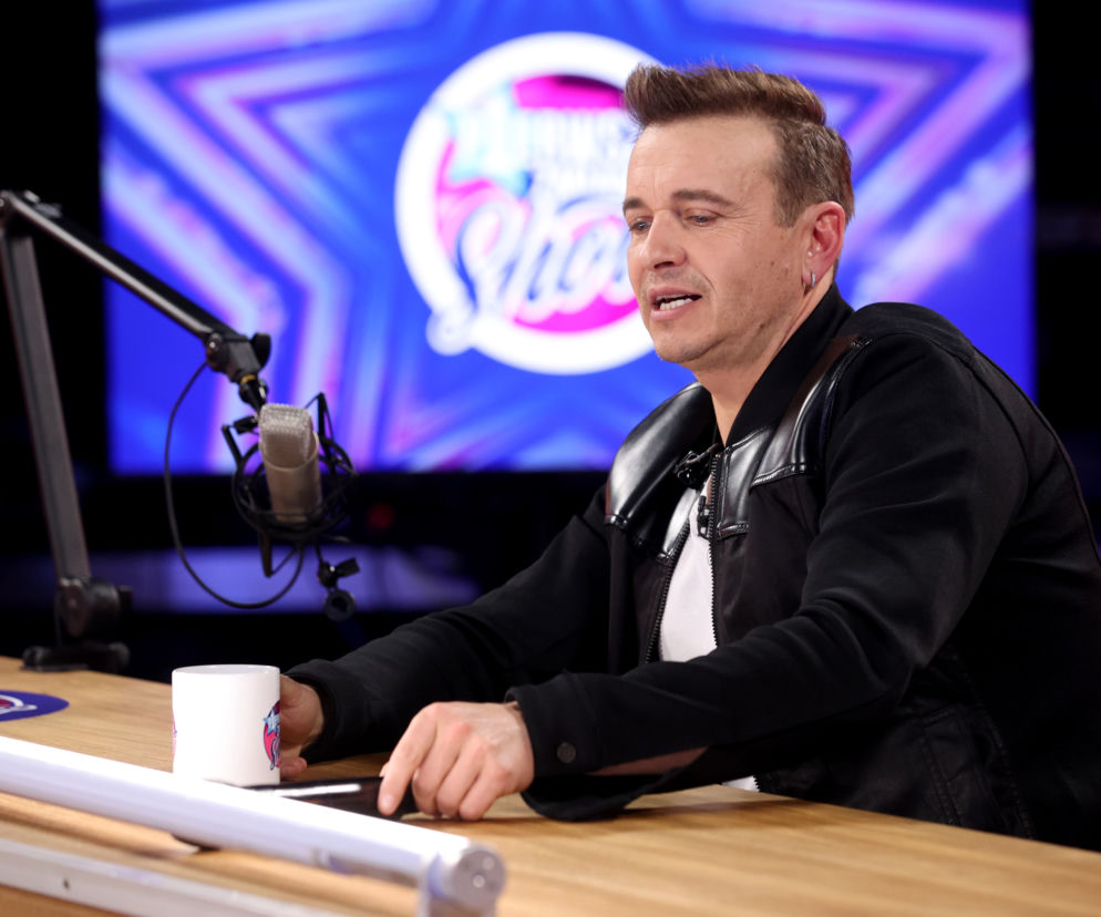 Radek Liszewski i zespół Weekend w Pierwsza Zmiana Show. Co w programie i kiedy oglądać? [WIDEO]