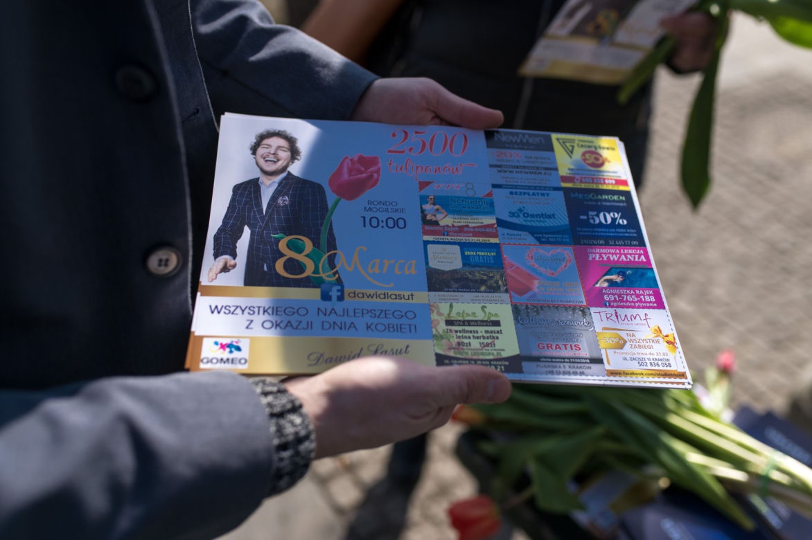 Dzień Kobiet 2019 w Krakowie. Znany społecznik rozda 2500 tulipanów na rondzie Mogilskim!