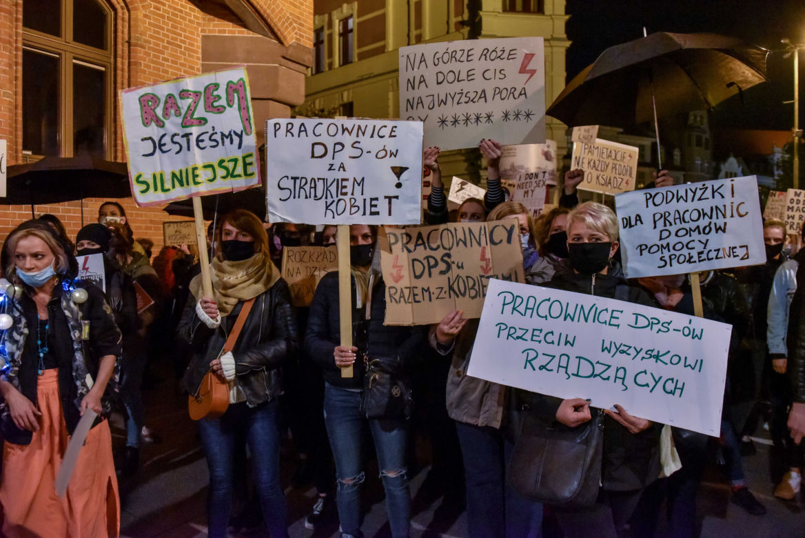 Strajk kobiet w Toruniu. Tańce, straż pod kościołem i wiele więcej - środa (28.10.2020)