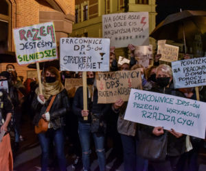 Strajk kobiet w Toruniu. Tańce, straż pod kościołem i wiele więcej - środa (28.10.2020)