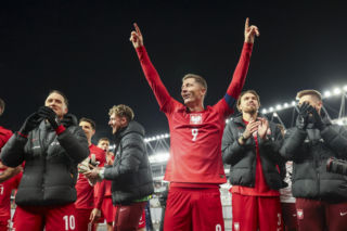 Ujawniono zarobki Roberta Lewandowskiego. Tak wypadł na tle Cristiano Ronaldo