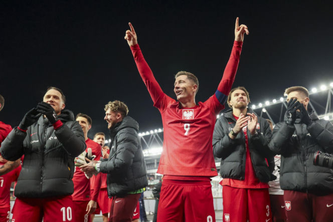 Ujawniono zarobki Roberta Lewandowskiego. Tak wypadł na tle Cristiano Ronaldo