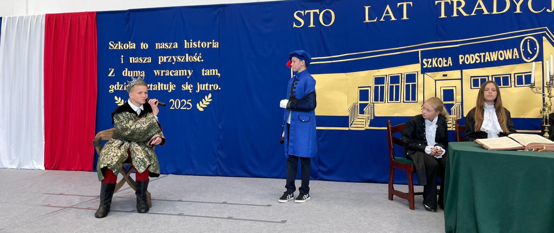 Pierwsza Dama uczciła z uczniami 100 lat od nadania imienia Stefana Batorego Szkole Podstawowej w Liwie