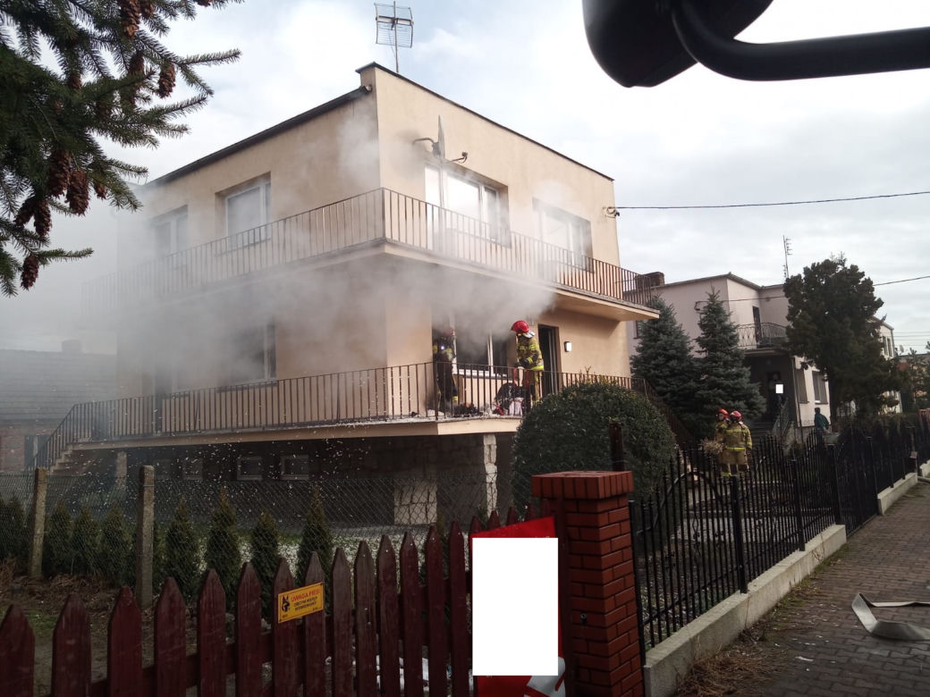 Pożar domu na Szymanowskiego w Lesznie. Możliwe, że od świeczki 