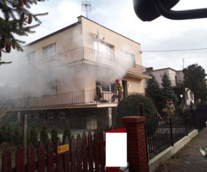 Pożar domu na Szymanowskiego w Lesznie. Możliwe, że od świeczki 