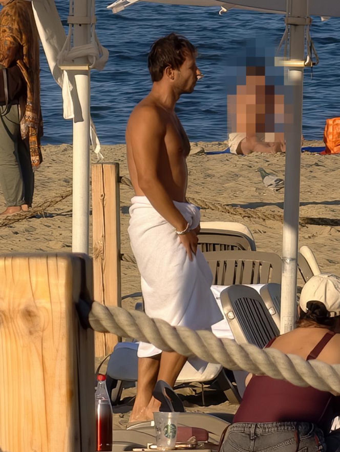 Mateusz Banasiuk na plaży w Sopocie. Tak wyglądał, gdy zrzucił koszulkę!