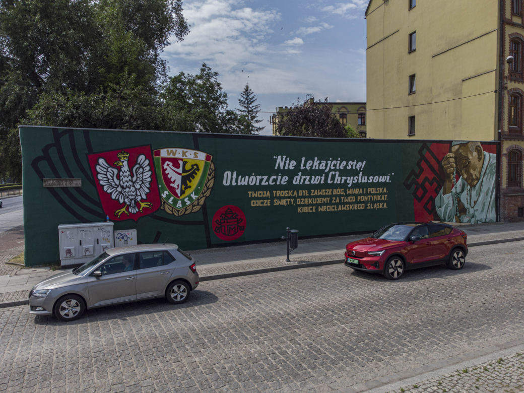Kibice Śląska namalowali mural bez wymaganych zgód 