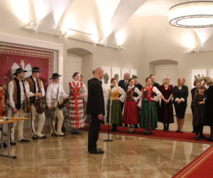 W Pałacu Prezydenckim już święta. Marta Nawrocka z rodziną ubierała choinkę