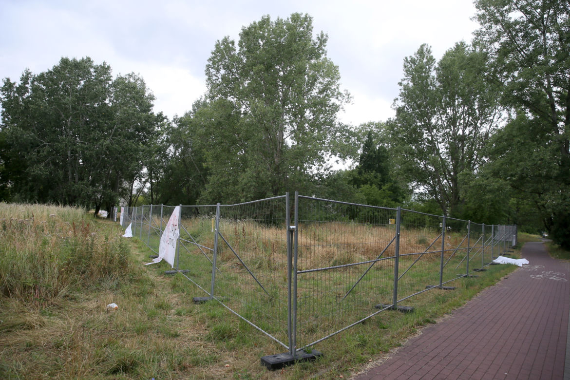 Deweloper będzie budował blok na Psiej Górce. Nie spodobało się to mieszkańcom
