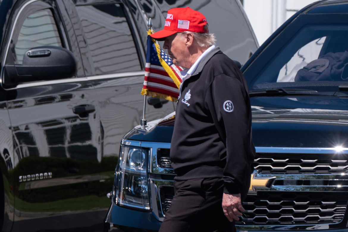 "Trump nie żyje". Szokujace plotki w sieci.