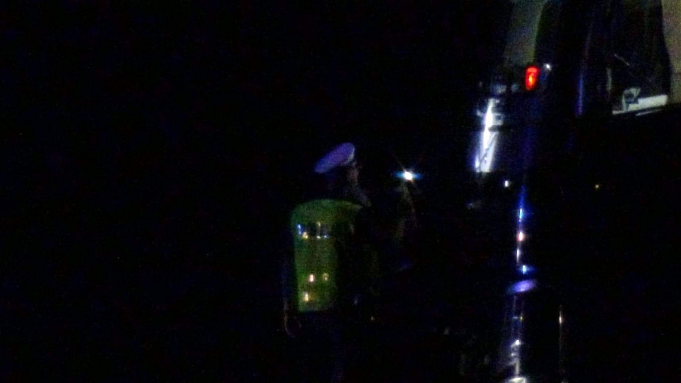 Koszmar pod Żyrardowem. 43-latek potrącony przez tira i samochód. Nie żyje