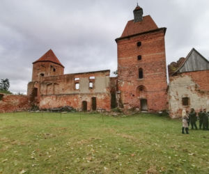 Pomarańczowi rowerzyści najechali zamek w Szymbarku