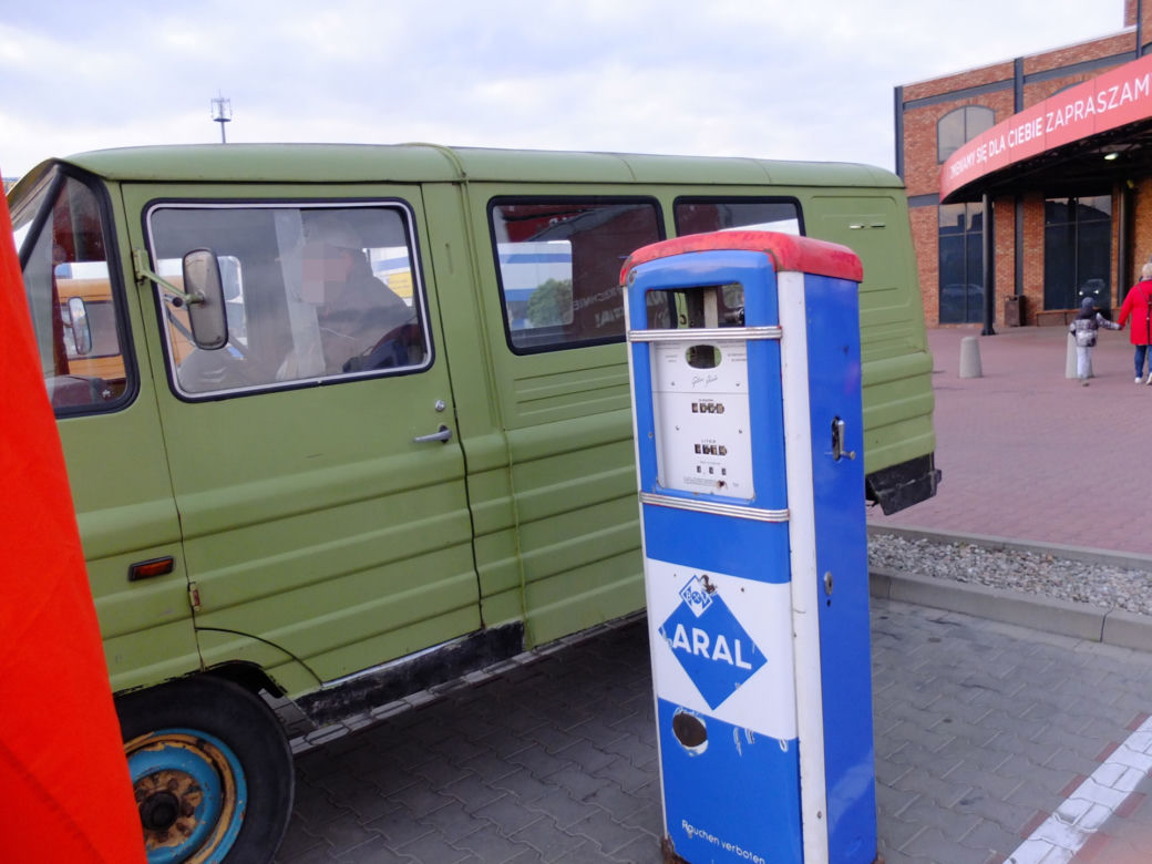 Ścigali się, kto...wolniejszy. To jedna z konkurencji I Zlotu Pojazdów FSC i PRL, który odbył się w Lublinie
