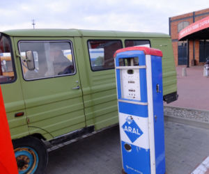 Ścigali się, kto...wolniejszy. To jedna z konkurencji I Zlotu Pojazdów FSC i PRL, który odbył się w Lublinie