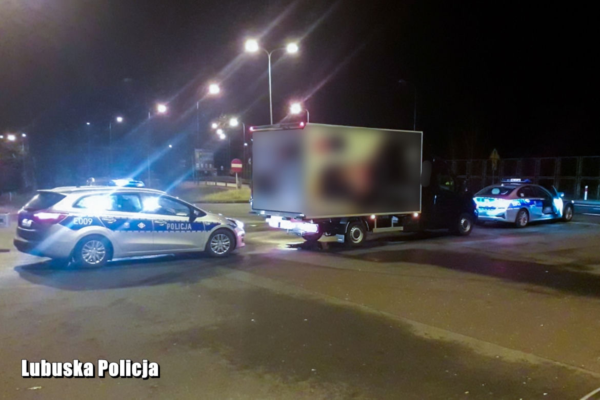 Pierwsza partia szczepionki pod ESKORTĄ POLICJI