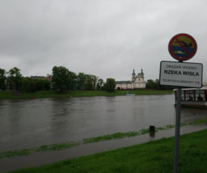 Ulewy w Krakowie 23.05.2019: Wylała Wisła, zalane są bulwary