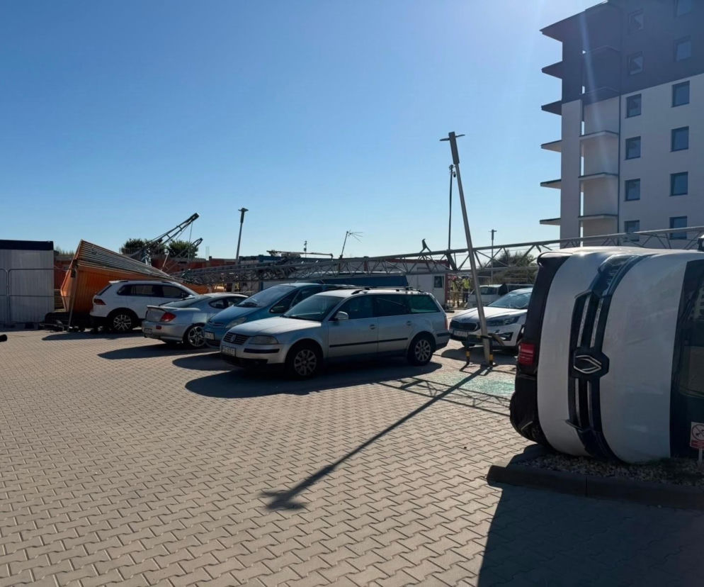 Kalisz. Wypadek na terenie budowy na Wzgórzach Kalisza. Runął blisko 20-metrowy żuraw budowlany