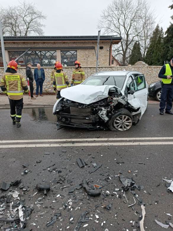 Łódzkie. Cztery osoby ranne w wypadku na DK72 w Poddębicach