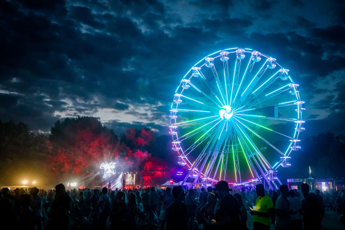 Jedna z atrakcji festiwalowych - diabelski młyn