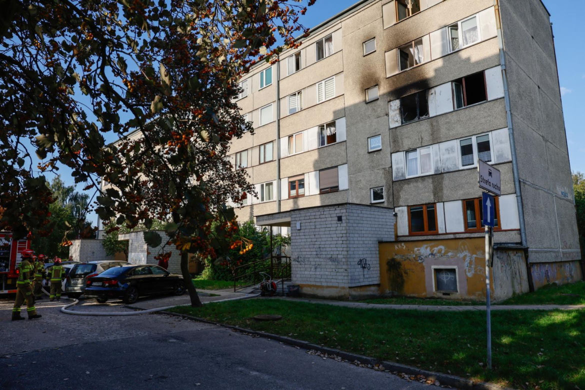 Pożar w bloku w Ostrowie Wielkopolskim. Nie żyje jedna osoba, 10 jest rannych