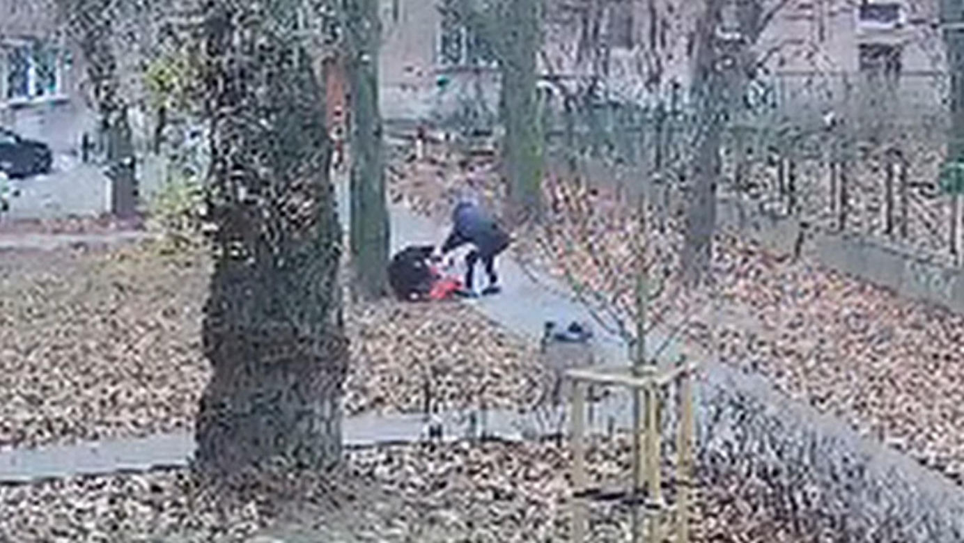 Seria napadów w Warszawie. Złodziej-multirecydywista brutalnie okradał seniorki. Jedną rzucił o chodnik!
