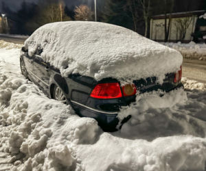 Wyciągnęli 63-letnią maszynę do odśnieżania