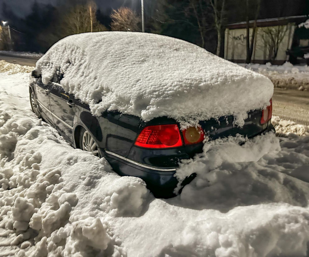 Wyciągnęli 63-letnią maszynę do odśnieżania