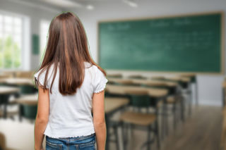 Tajemnicza śmierć 10-letniej Kingi. Szkoła żegna swoją uczennicę. Nie umiera ten kto trwa w sercach