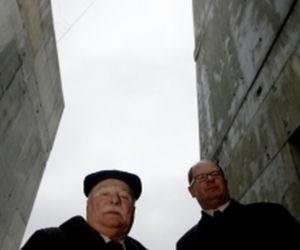 Europejskie Centrum Solidarności w Gdańsku. Zawieszenie wiechy 