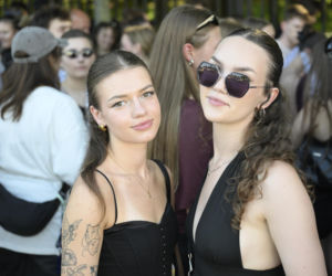Fani w upale czekają na koncert The Weeknd. Tłumy w Warszawie