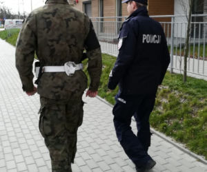 Wojsko ruszyło na ulice Torunia. Wspiera policję w działaniach 