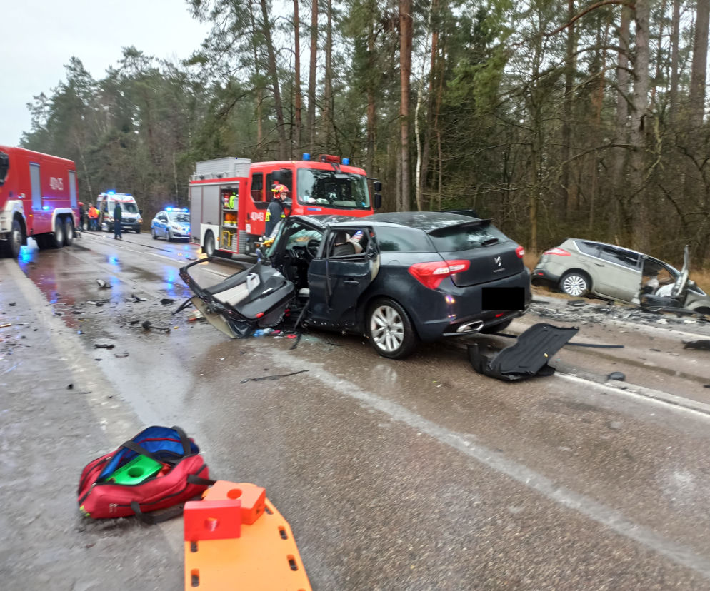 Czołowe zderzenie na Podlasiu. 5 osób rannych [ZDJĘCIA]