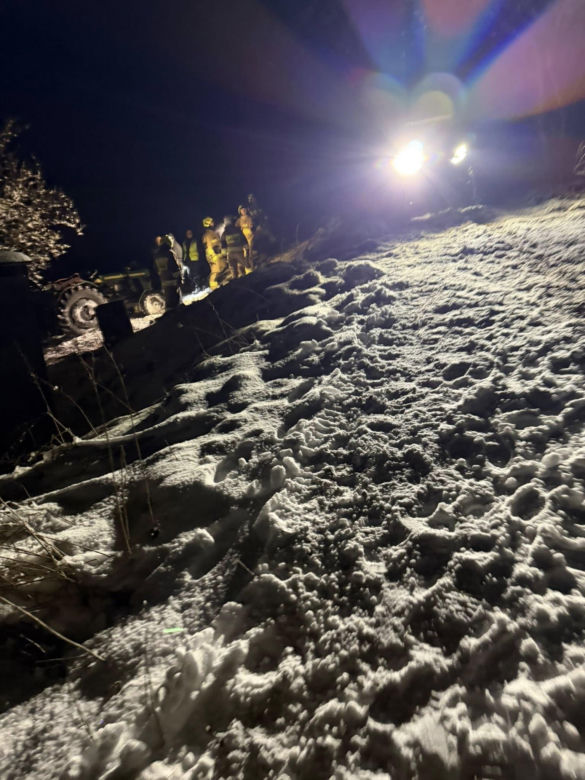 Ciągnik przygniótł mężczyznę. Dramatyczna walka o życie i akcja LPR
