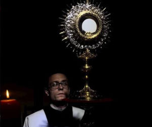 TVN przesadził? Ksiądz w programie o zdradzie i manipulacji