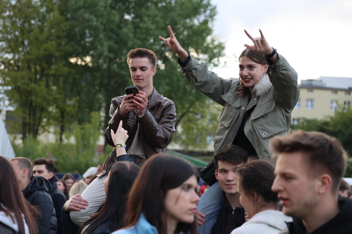 Tłum studentów bawił się pierwszego dnia Juwenaliów Politechniki Lubelskiej 2025