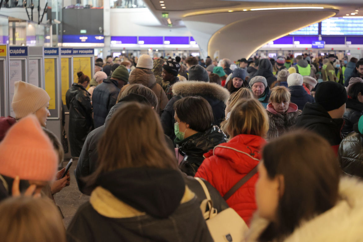 Dworzec Centralny pęka w szwach od ukraińskich uchodźców