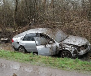 Dybków: Kompletnie pijany kierowca wjechał do rowu. Miał ponad 3 promile [FOTO]
